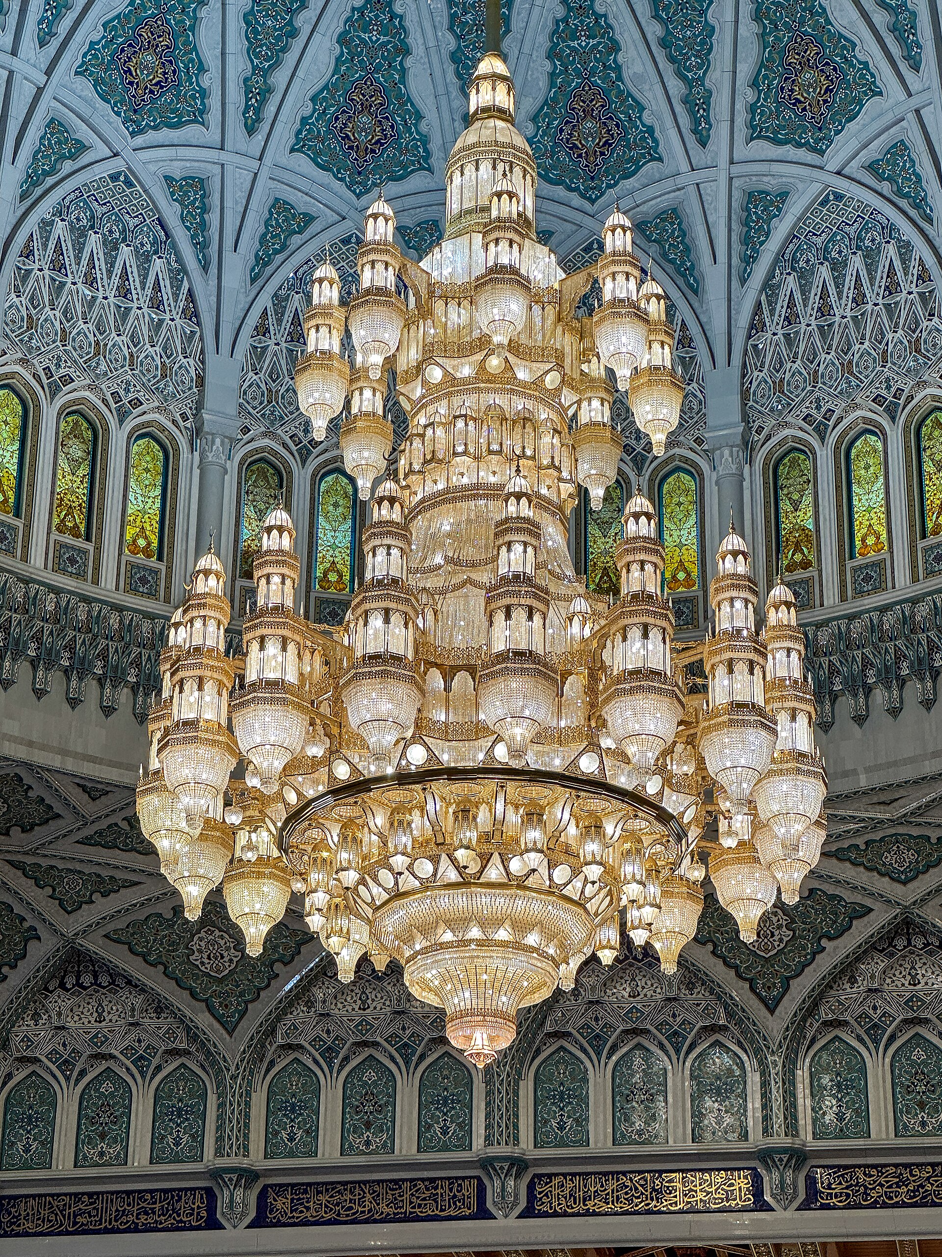 جامع السلطان قابوس الأكبر في مسقط، تحفة العمارة الإسلامية العُمانية. المصدر: ويكيميديا كومنز