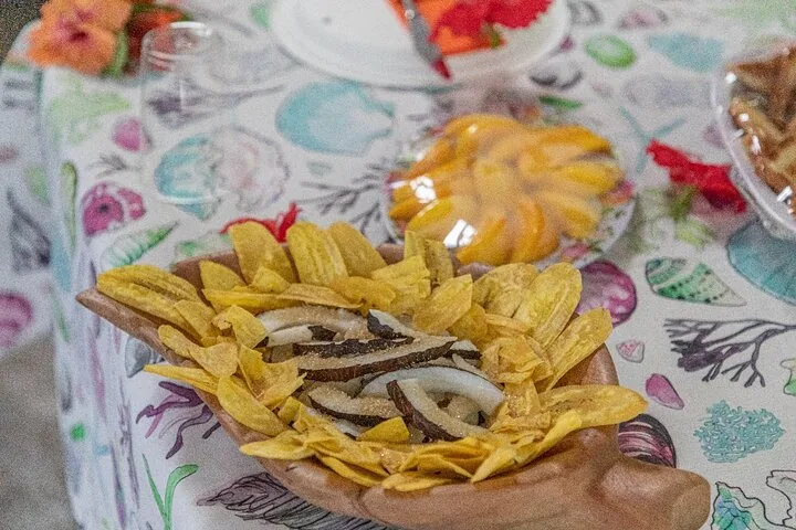 قاربٌ من براسلين: كوريوز وسانت بيير وآنس لافارين مع شواءٍ كريولي — صورة ٢